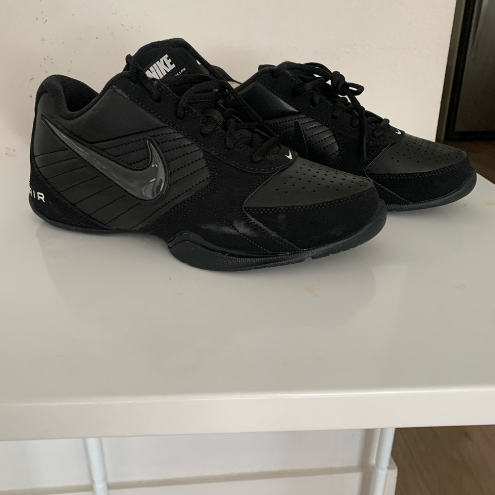 Nike Men's Black and Gray Athletic Shoes